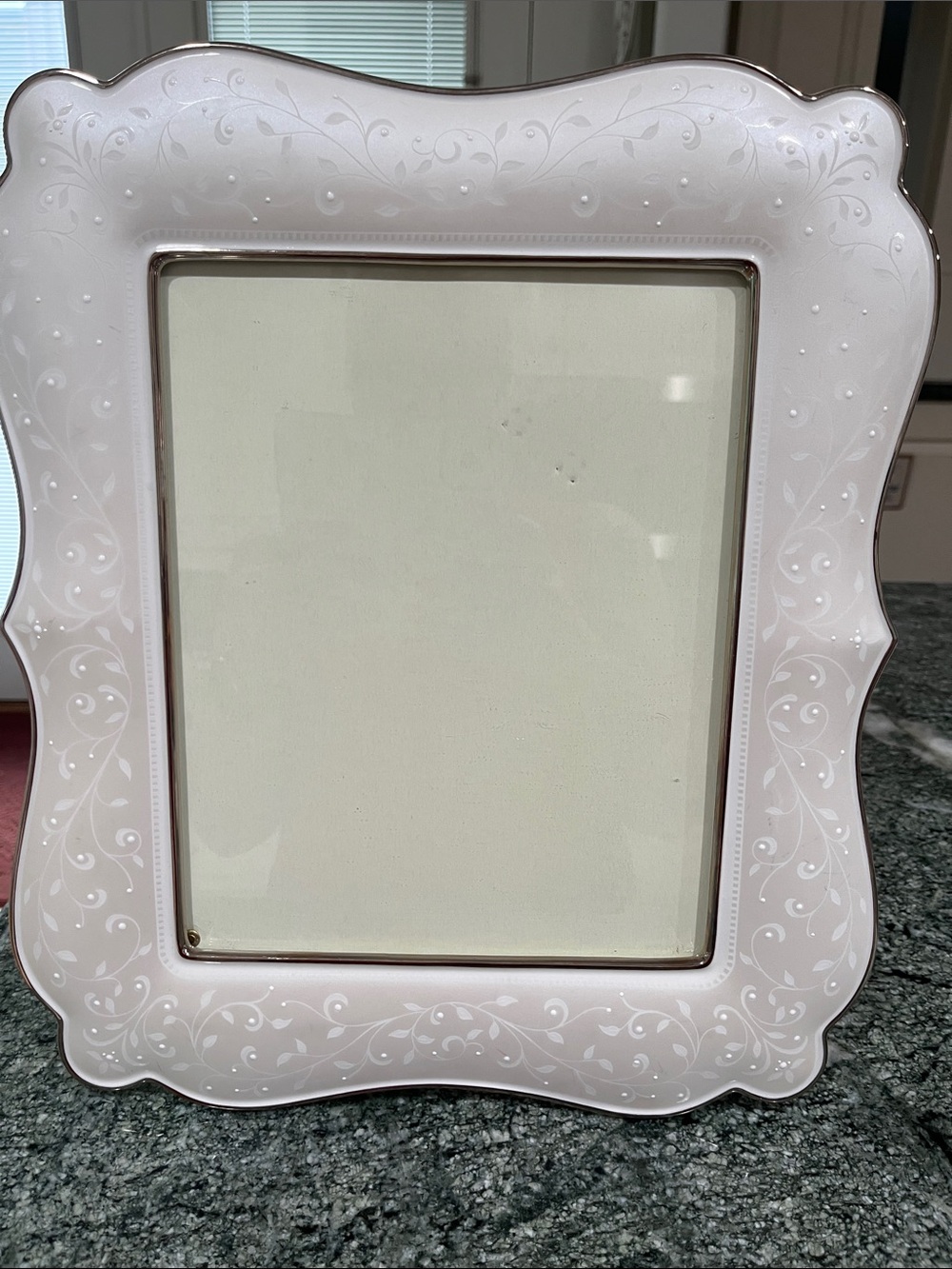 Lenox opal innocence White Scalloped Floral Picture Frame 8x10 frame